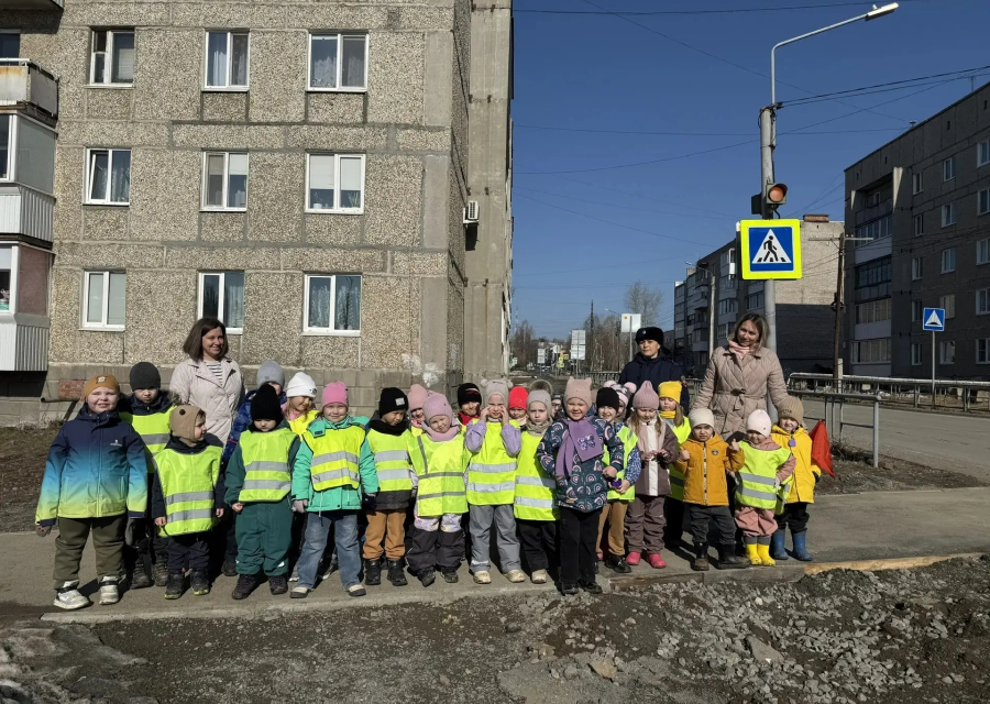 Юные пешеходы познают дорожную грамоту на практике!
